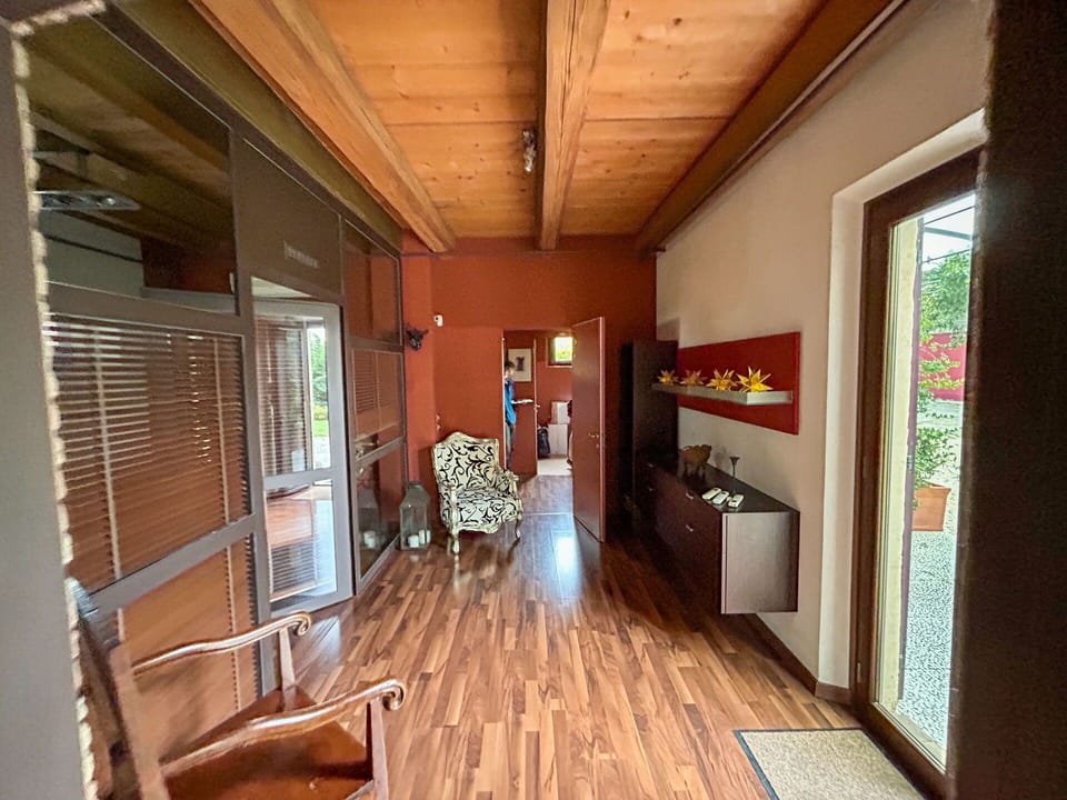 Building, Picture Frame, Wood, Hall, Interior Design, Flooring, Floor, Door, Hardwood, House
