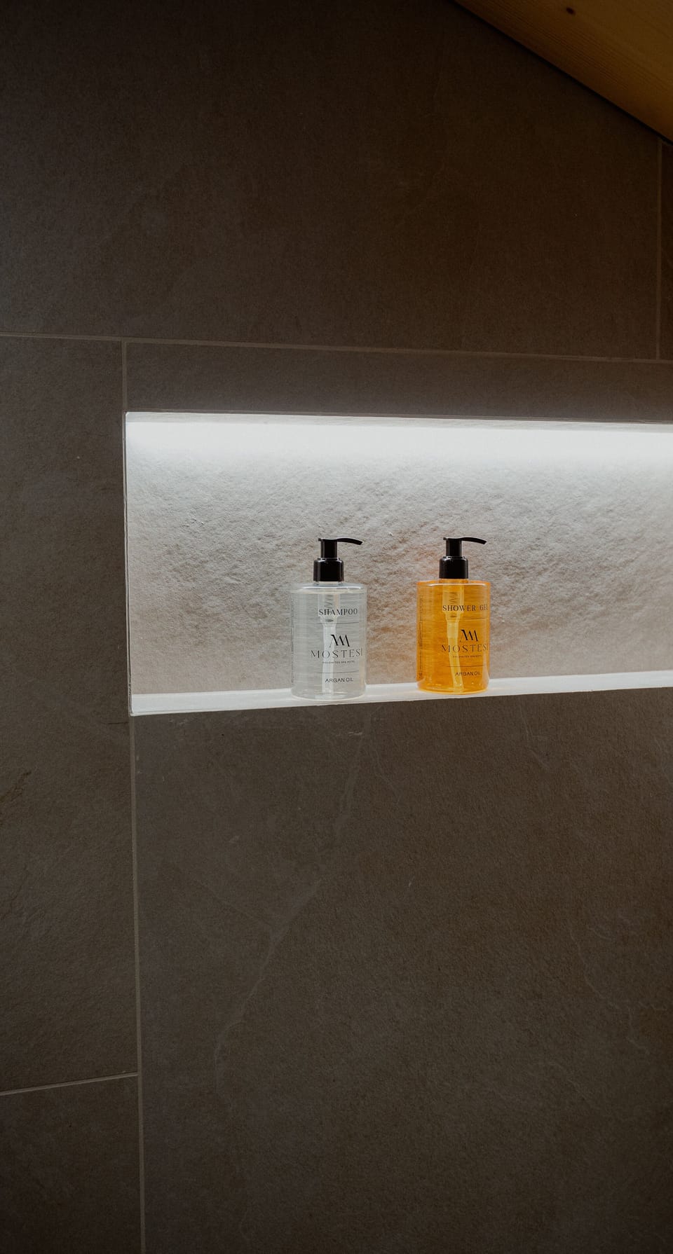 Superior Triple Room | Bathroom | Free toiletries, hair dryer, towels, soap