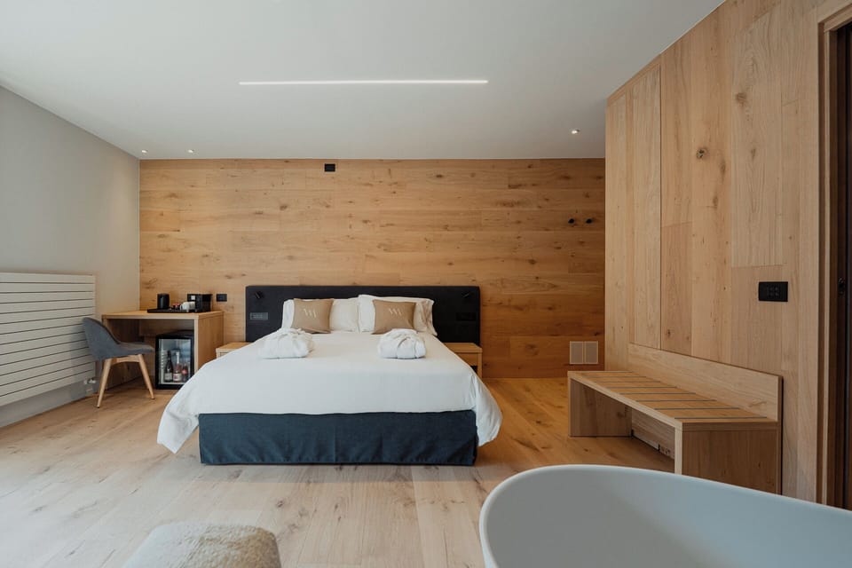 Junior Double or Twin Room, Balcony, Mountain View | Laptop workspace, WiFi (free)