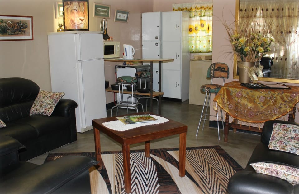 Business Chalet, 2 Bedrooms, Non Smoking | Private kitchenette | Full-size fridge, microwave, coffee/tea maker