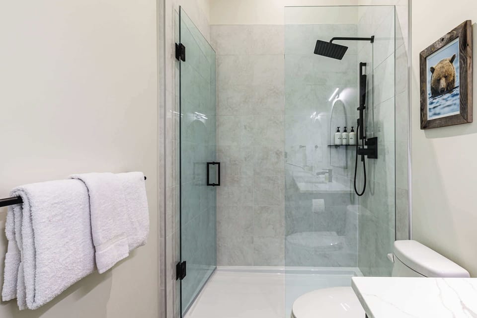 Enjoy a spa-style walk-in shower and a private toilet in the master ensuite.