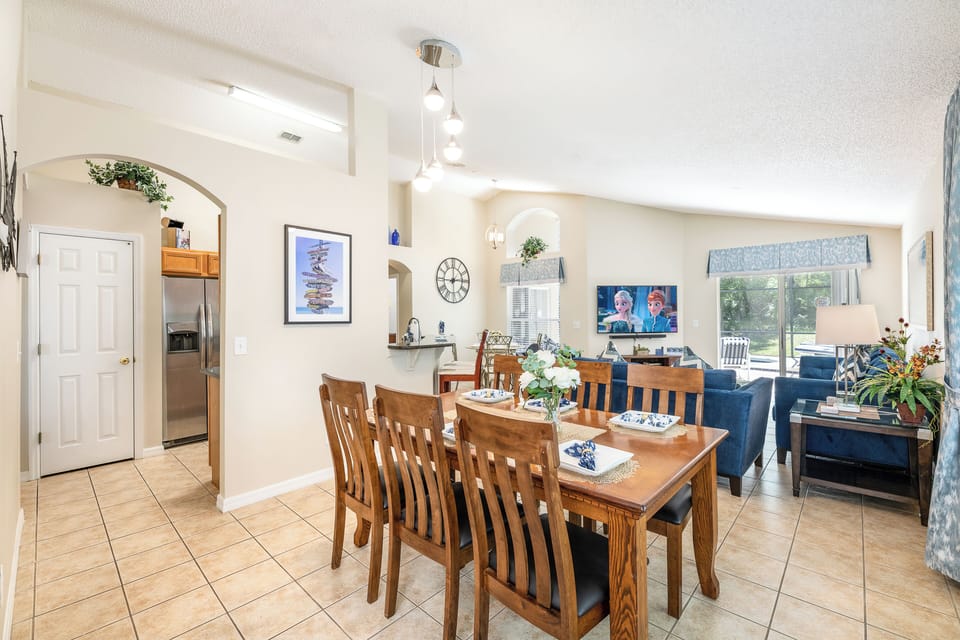 Living and dining area 