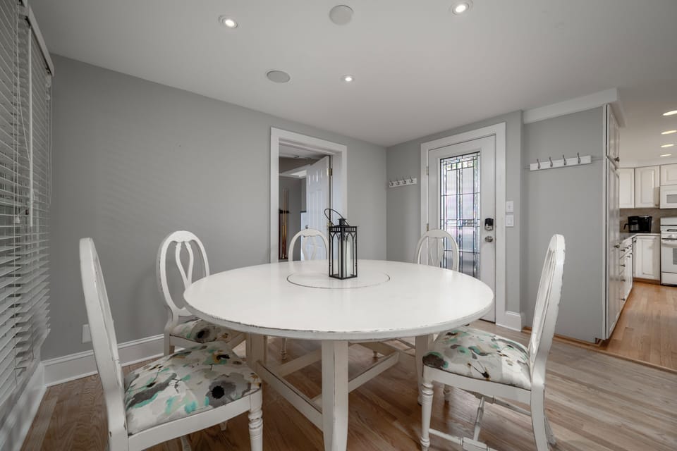 Dining Area 1