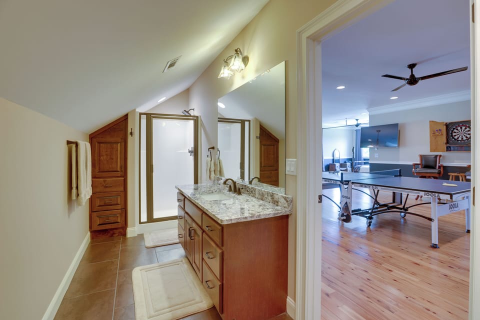 House (5 Bedrooms) | Interior