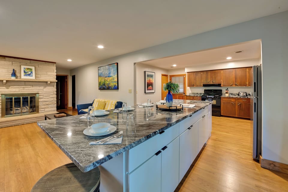 House (5 Bedrooms) | Interior