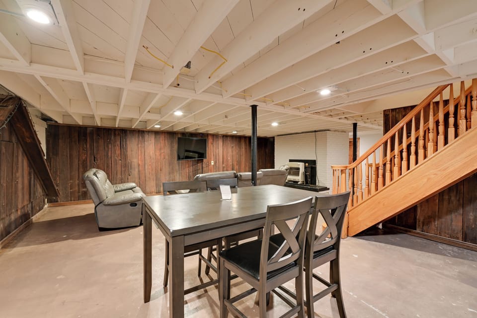 House (5 Bedrooms) | Interior