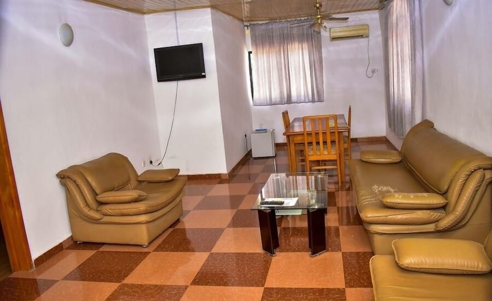 Comfort Room, Balcony, City View | Living area