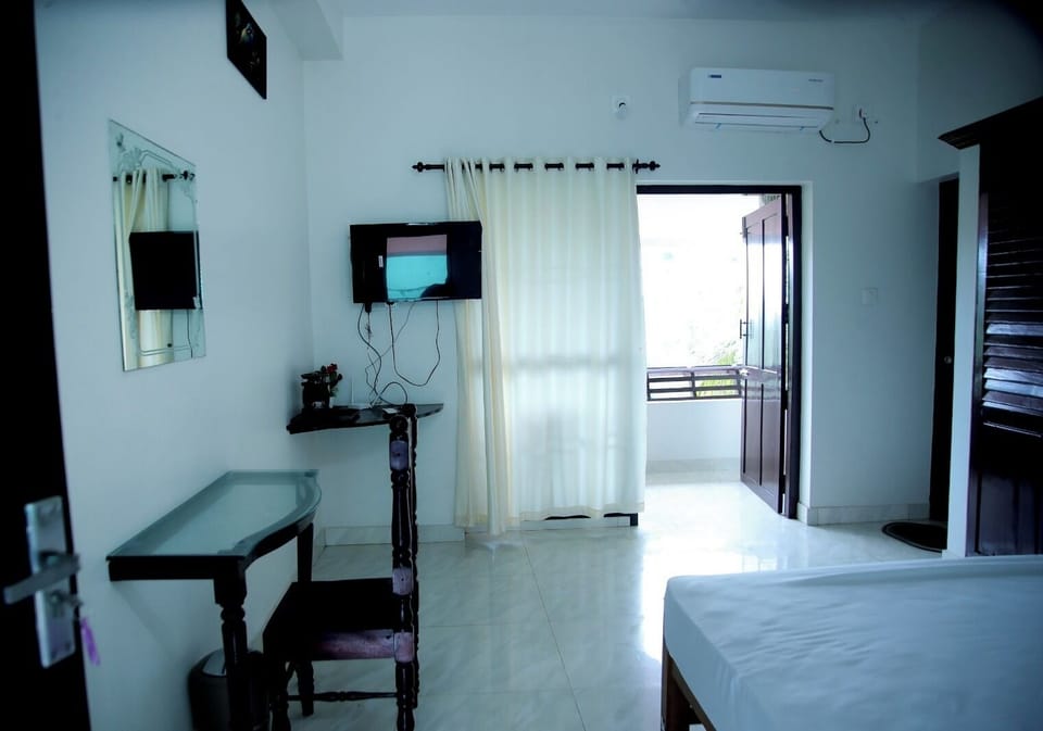 Classic Single Room, Balcony, Sea View | Desk, laptop workspace, WiFi (free)