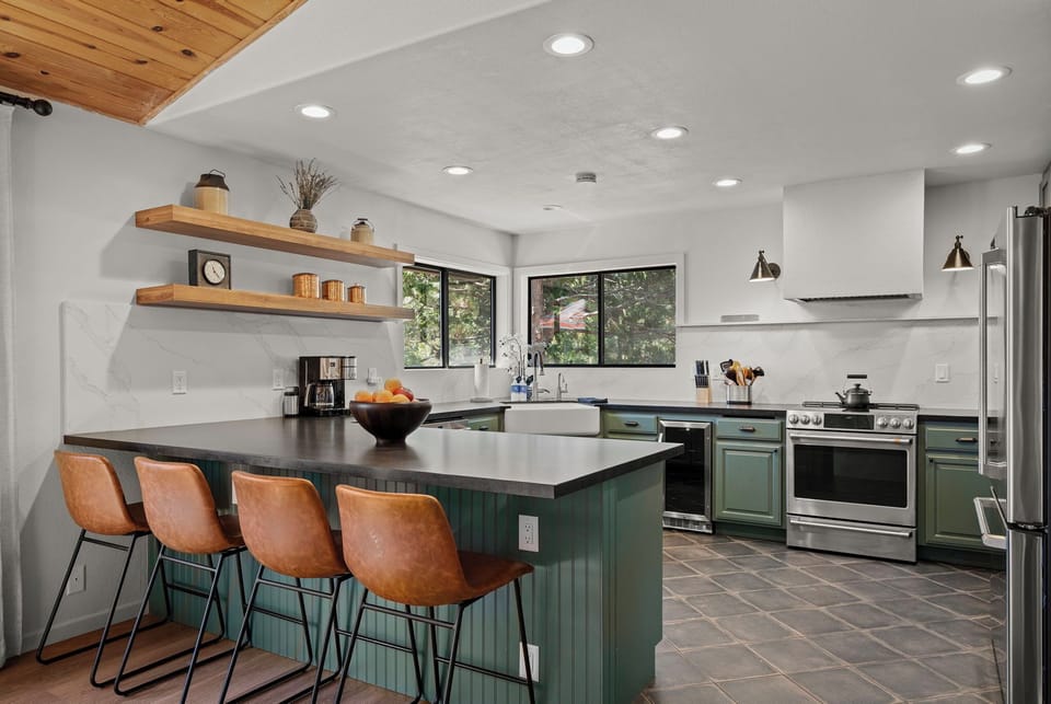 Large Peninsula: Heritage Crest Tahoe