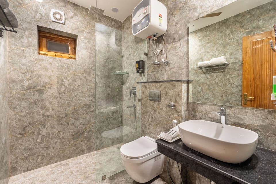 Luxury Apartment, 1 King Bed with Sofa bed, City View | Bathroom | Hair dryer, slippers, towels, soap