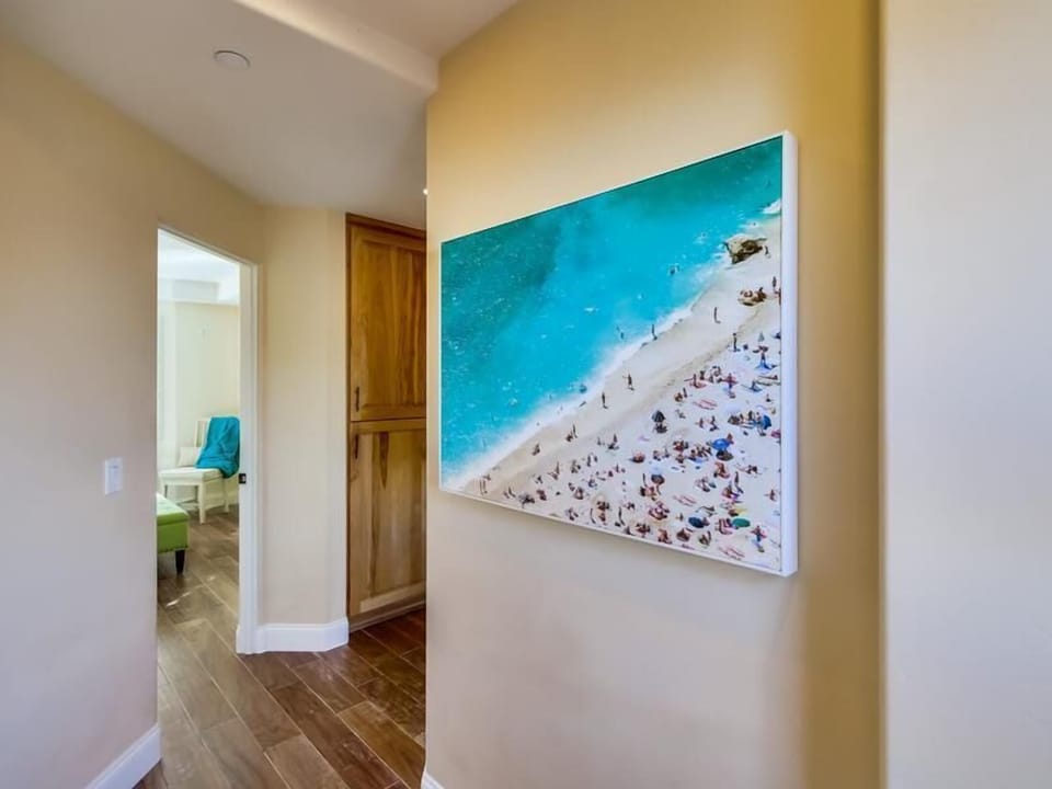 Hallway to bedroom 2