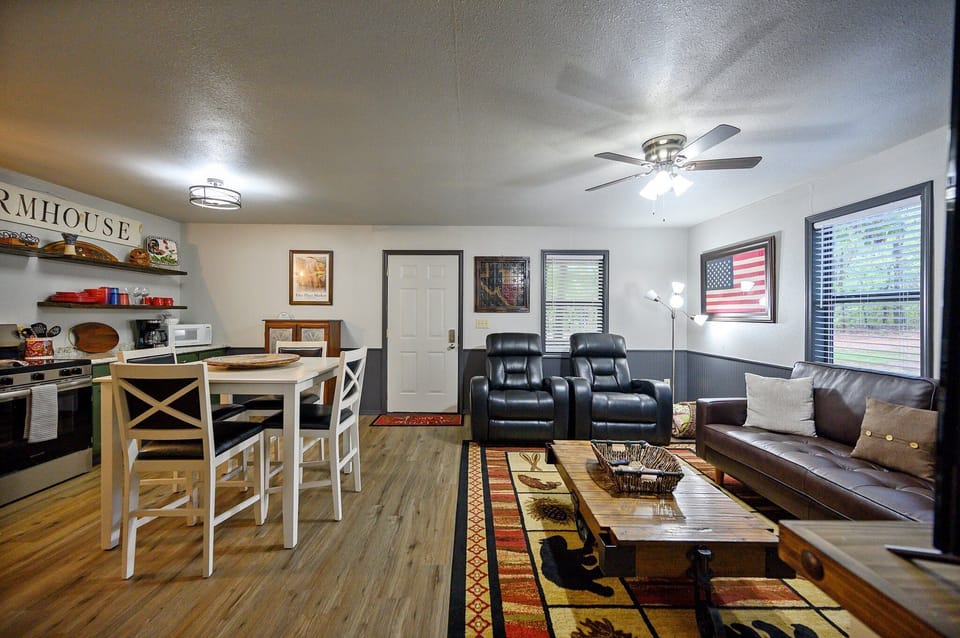 The open layout seamlessly connects the kitchen and living room, creating a connected and convenient space for guests to cook, dine, and relax together.