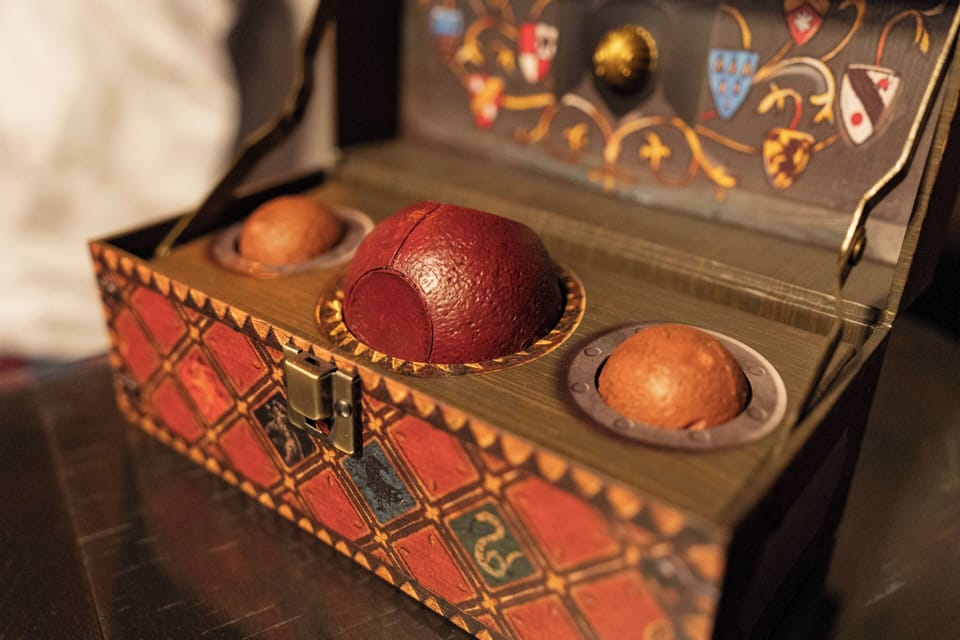 Enhance your stay with a beautifully crafted decorative box, showcasing rich colors and intricate designs. The three unique orbs inside spark curiosity, making it an ideal conversation starter for your gatherings.