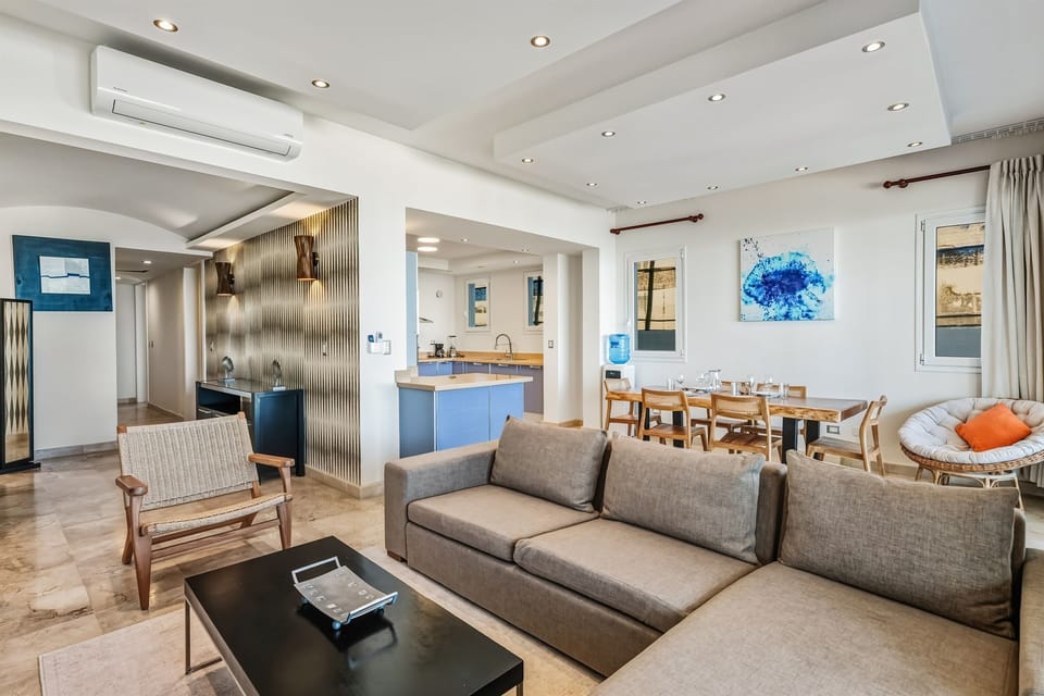 Open, bright, and inviting. This is where mornings stretch into afternoons, meals turn into conversations, and everyone naturally gathers without needing a plan.