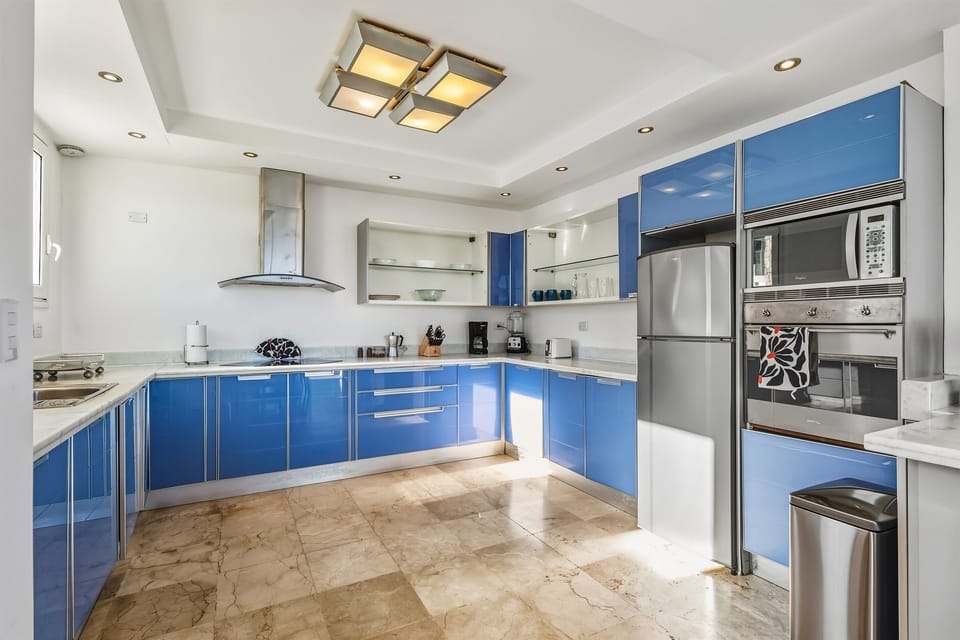 Start your morning slow or cook something special after sunset. Everything is ready so you can enjoy the moment without thinking about logistics.