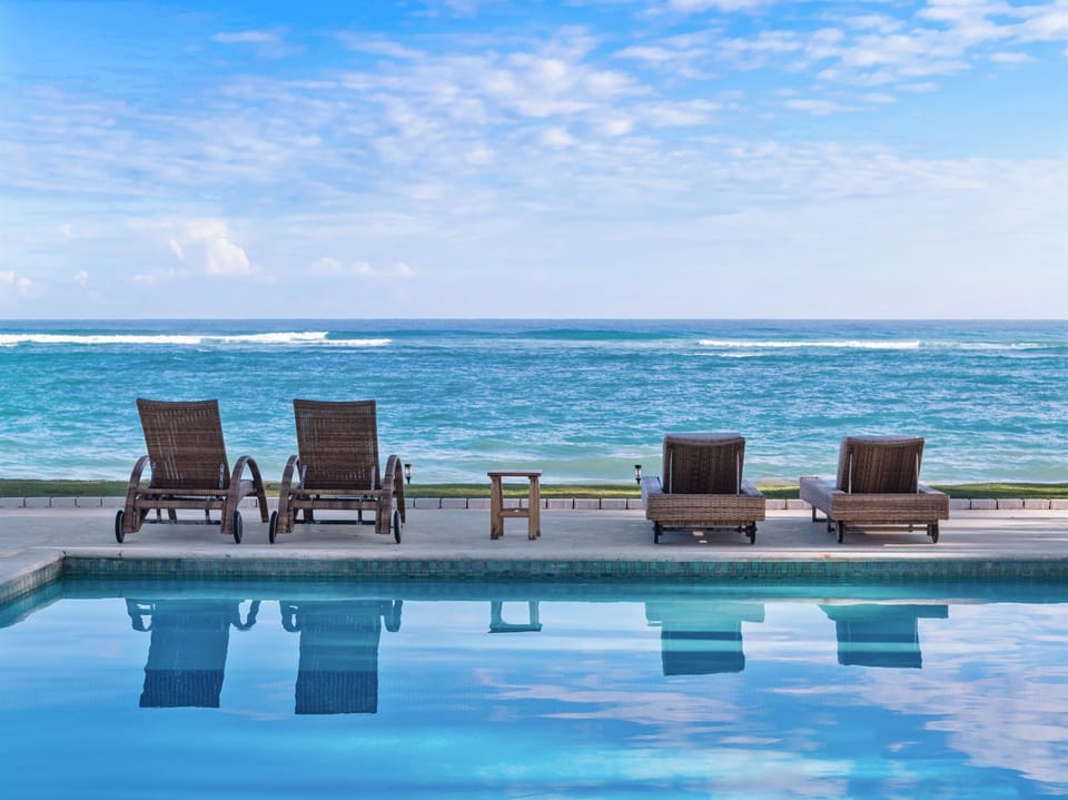 Watermark hotel is located on Kite beach. It is the one of the only ocean front condos with an ocean front pool and hot tub! Relax and enjoy the views!