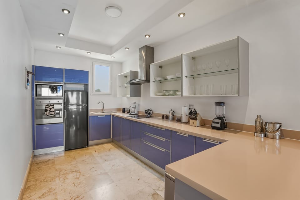 Fully equipped kitchen with everything you need to cook like at home. Imagine waking up, brewing your coffee, and starting the day surrounded by light and ocean vibes.