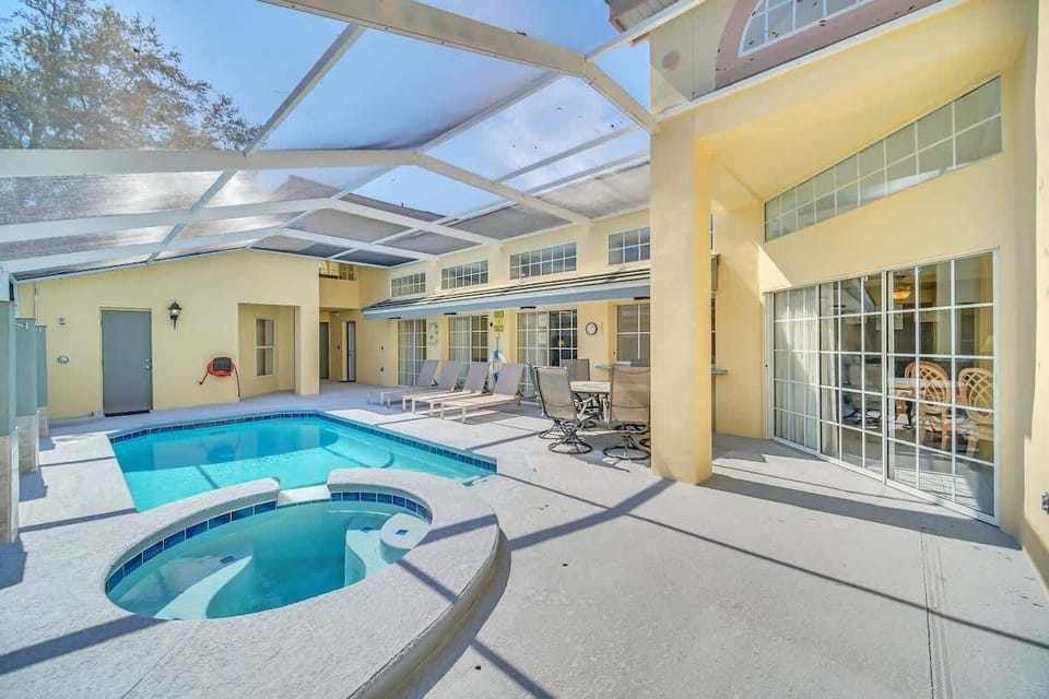 Private Pool Area – Relaxing Sun Deck with Lounge Chairs