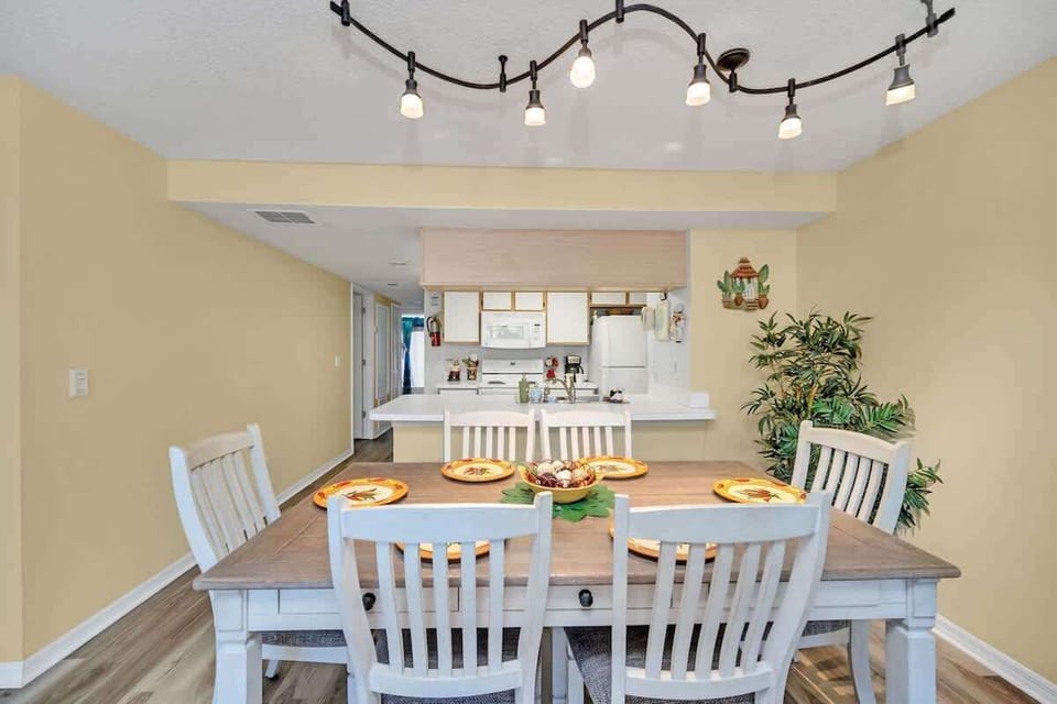 Elegant Dining Area with Seating for Six
