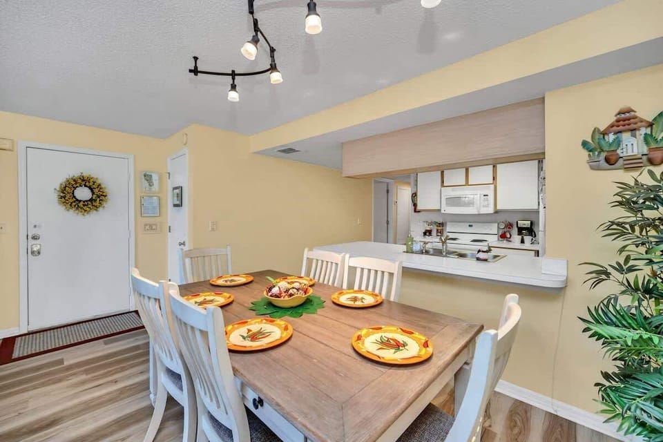 Elegant Dining Area with Seating for Six