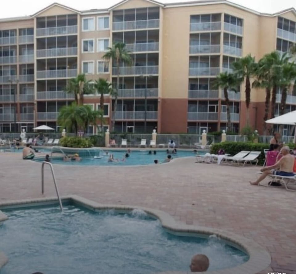15 outdoor pools