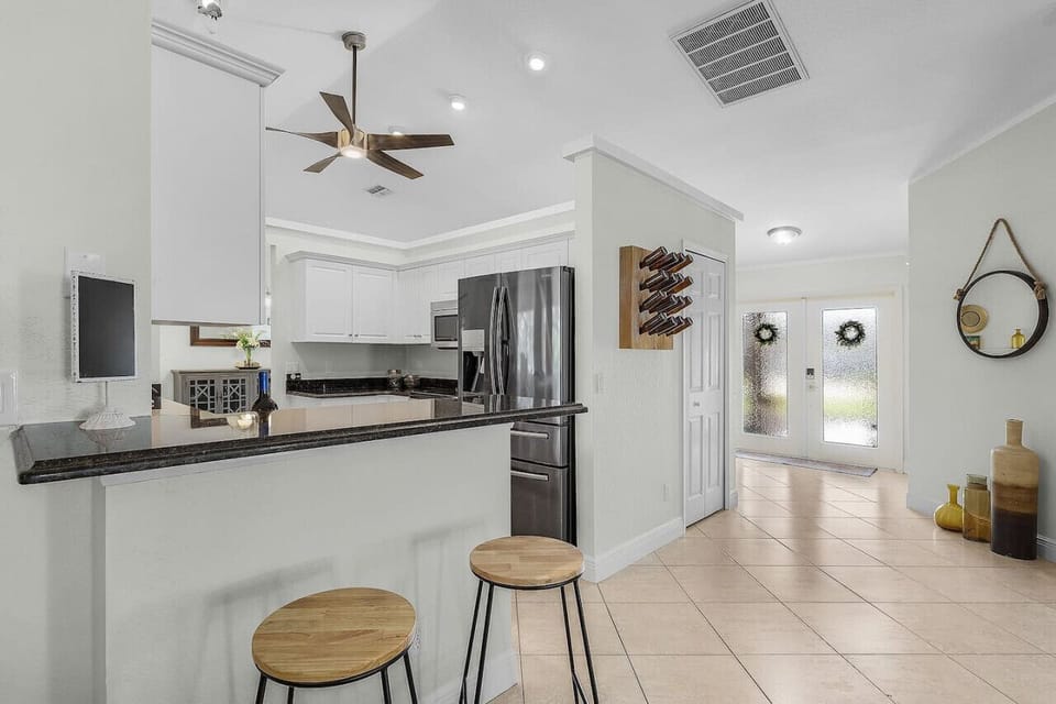 Kitchen - pull up a stool and chat with the chef