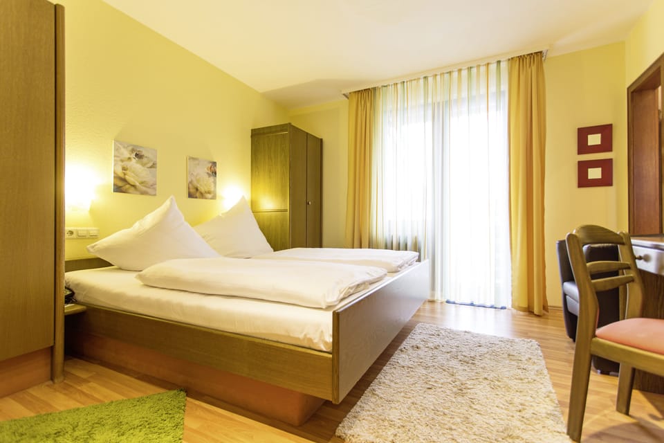 Premium bedding, desk, soundproofing, free WiFi