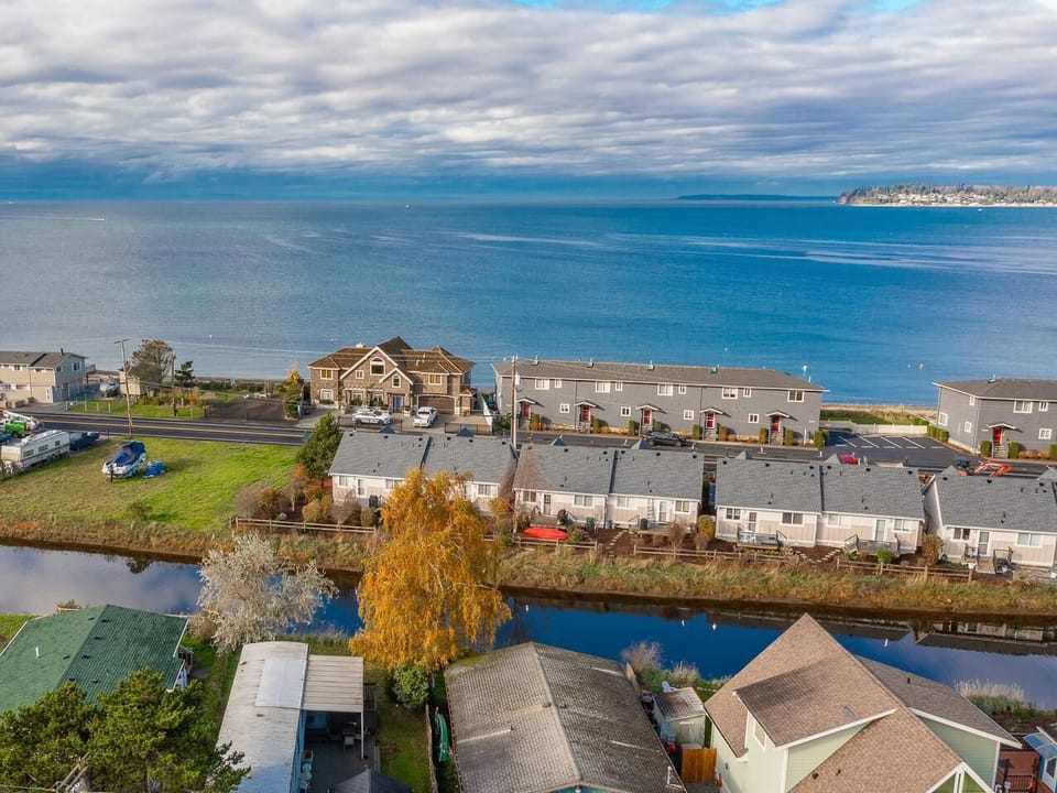 Aerial view of how far from the water-only 2 streets back