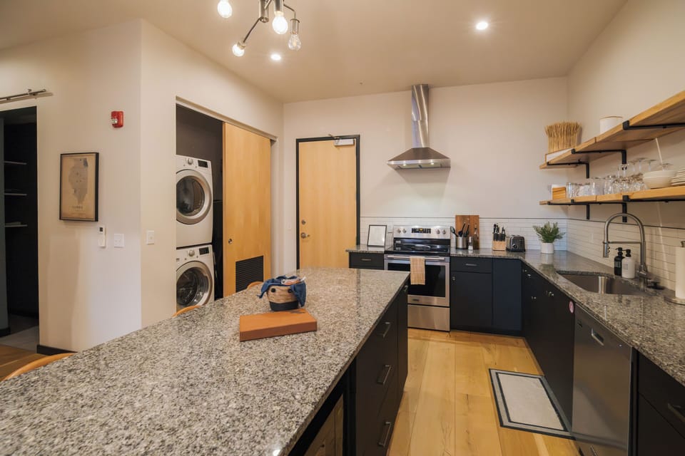 Kitchen/Dining (2)