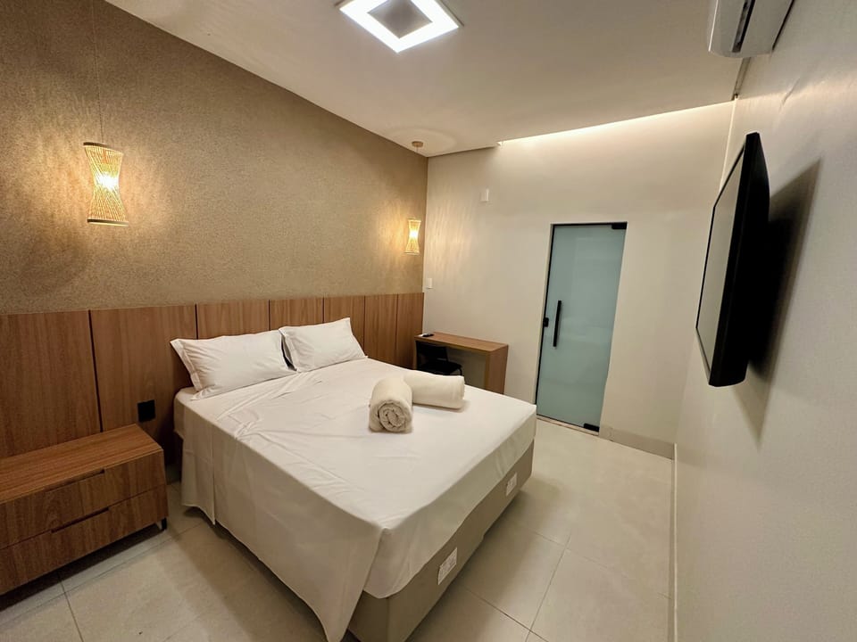 Standard Twin Room | Premium bedding, down comforters, desk, laptop workspace