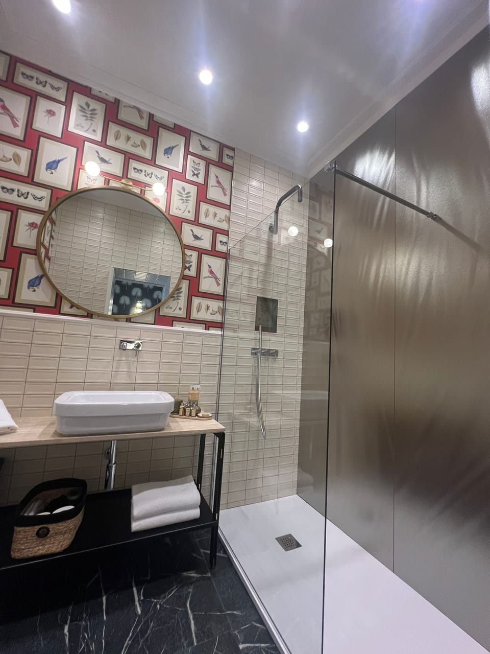 Classic Room | Bathroom | Shower, hair dryer, slippers, bidet