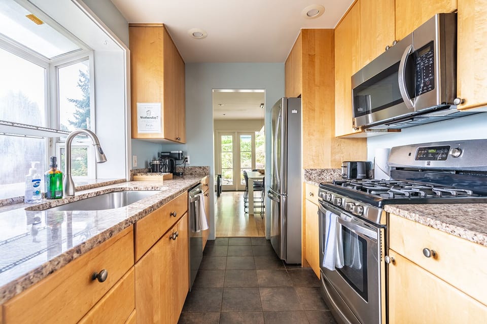 Full kitchen