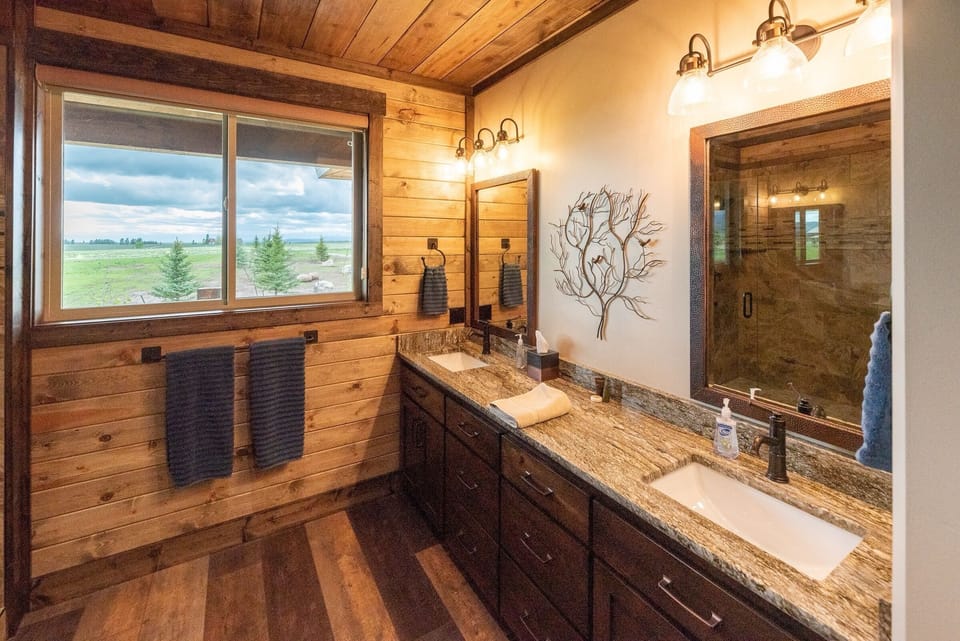 Master en suite bathroom
