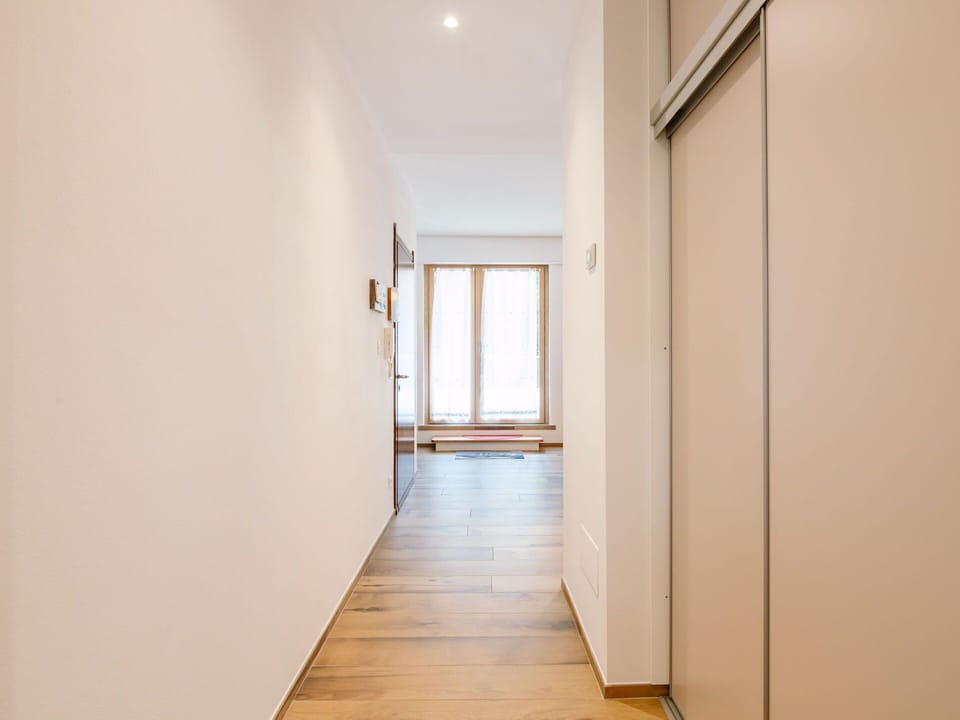 Building, Wood, Flooring, Floor, Hall, House, Hardwood, Ceiling, Laminate Flooring