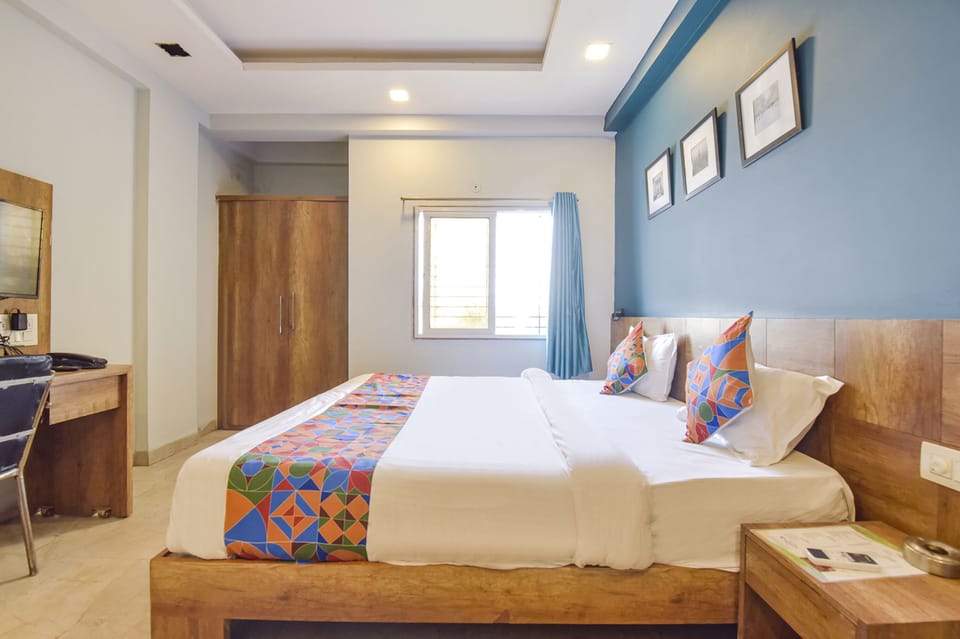 Premium Room | Egyptian cotton sheets, premium bedding, in-room safe, WiFi (free)