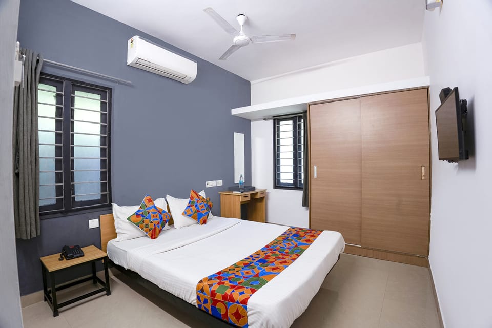 Egyptian cotton sheets, premium bedding, in-room safe, free WiFi