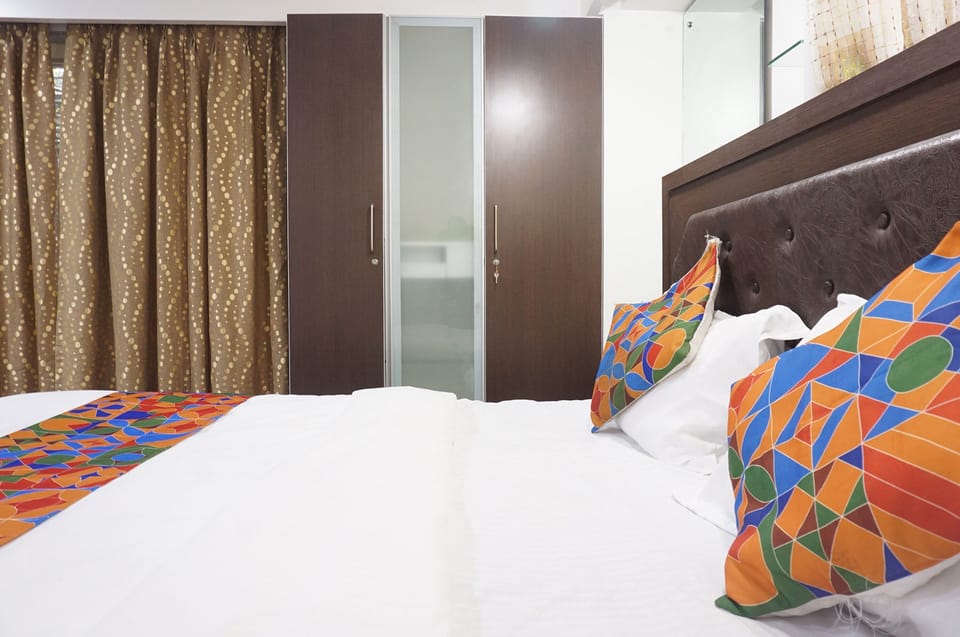 Egyptian cotton sheets, premium bedding, in-room safe, free WiFi