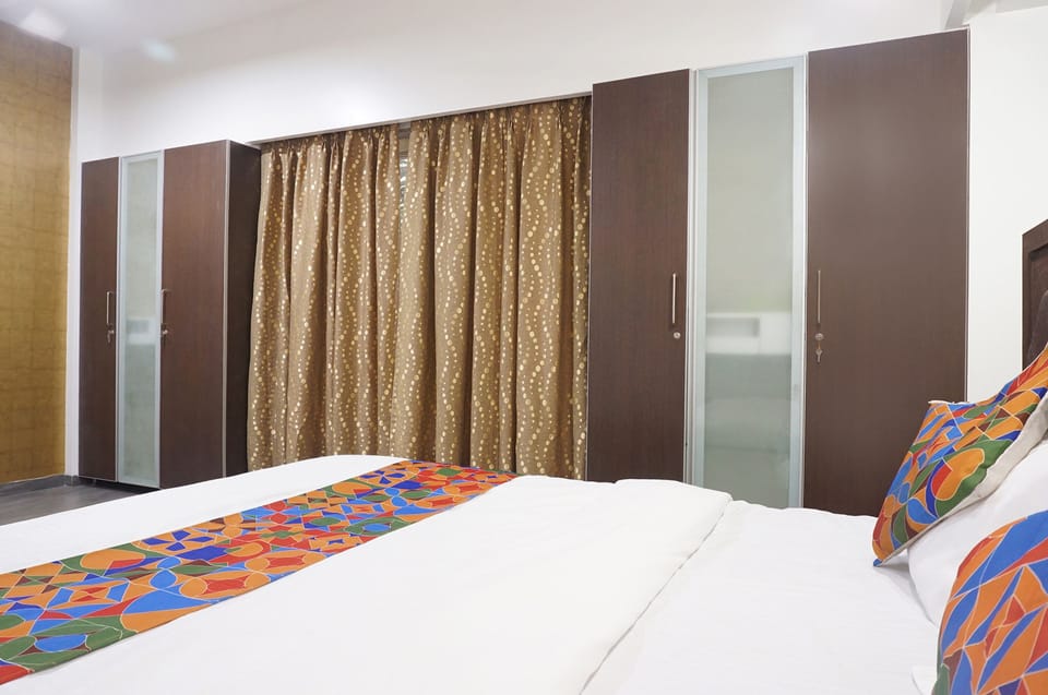 Egyptian cotton sheets, premium bedding, in-room safe, free WiFi