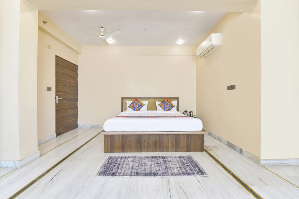Luxury Suite | Egyptian cotton sheets, premium bedding, in-room safe, free WiFi