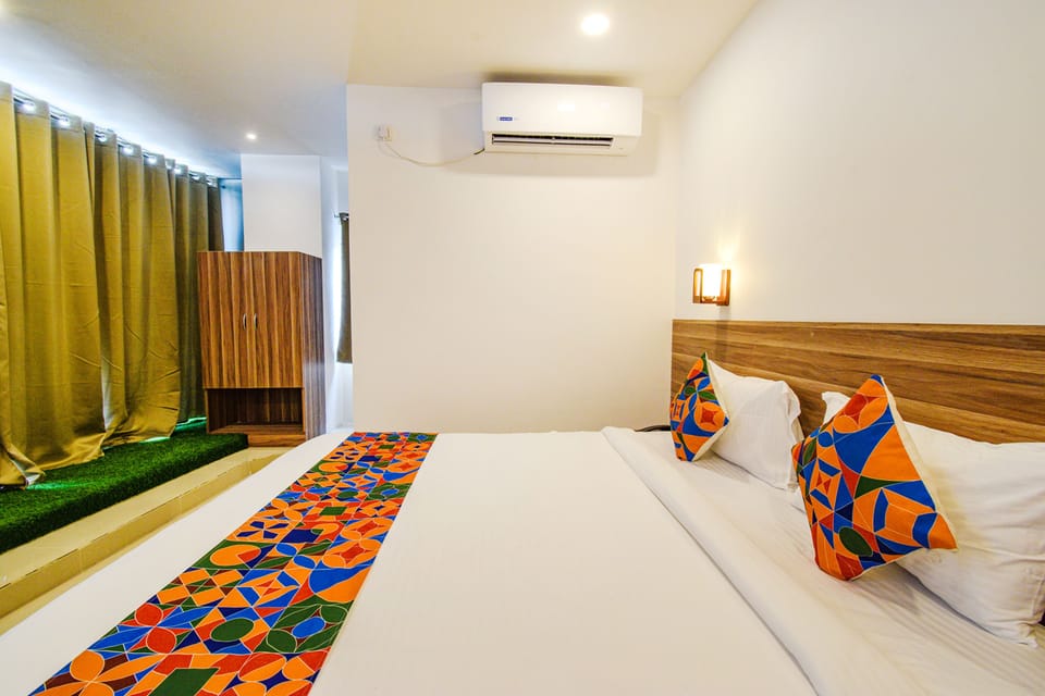 Egyptian cotton sheets, premium bedding, in-room safe, free WiFi
