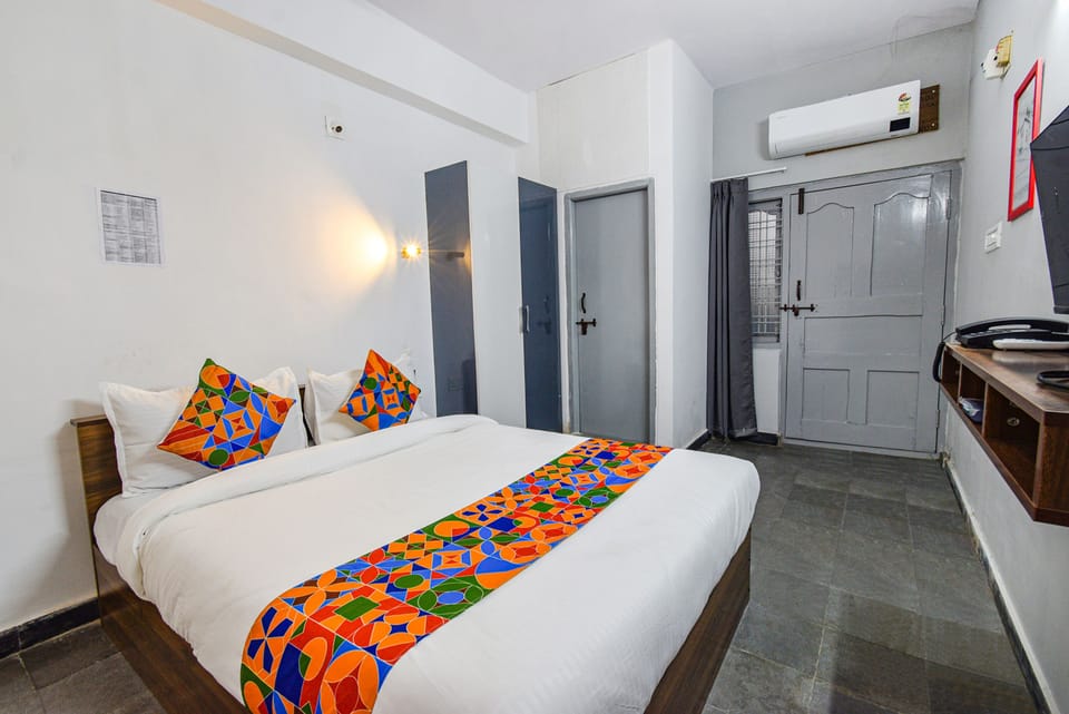 Egyptian cotton sheets, premium bedding, in-room safe, WiFi (free)