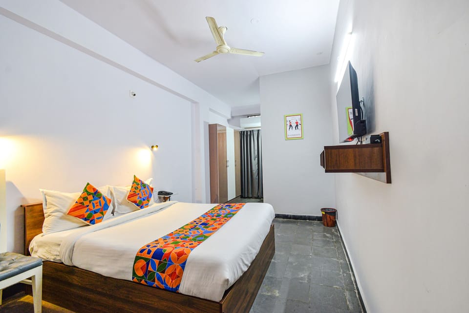 Egyptian cotton sheets, premium bedding, in-room safe, WiFi (free)