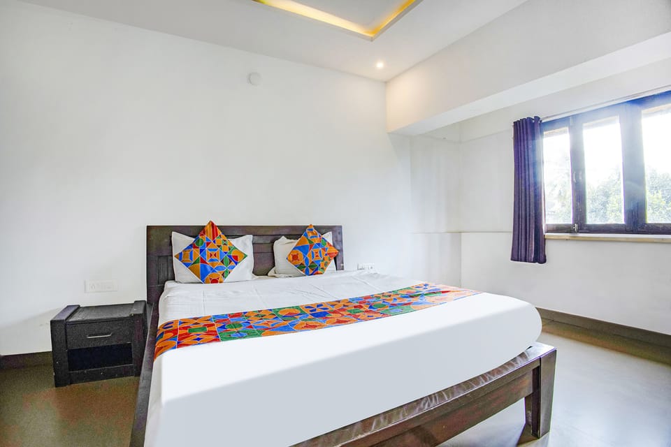 Egyptian cotton sheets, premium bedding, in-room safe, desk
