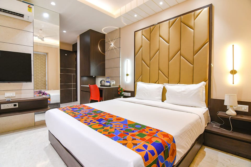 Egyptian cotton sheets, premium bedding, in-room safe, bed sheets