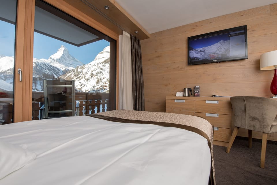Deluxe Double Room, Mountain View (Matterhorn) | In-room safe, desk, free WiFi