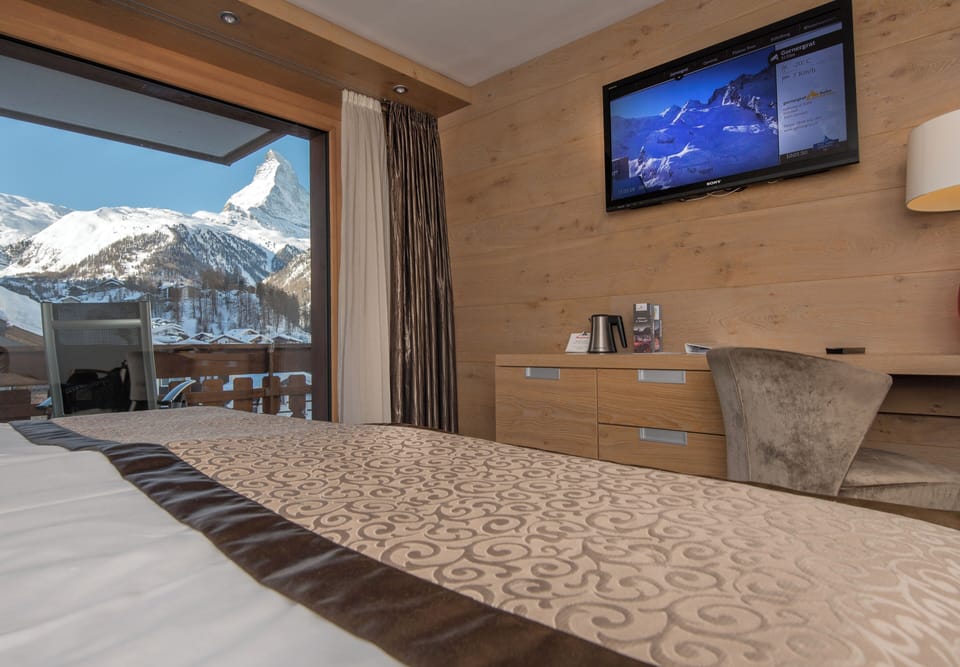 Deluxe Double Room, Mountain View (Matterhorn) | In-room safe, desk, free WiFi
