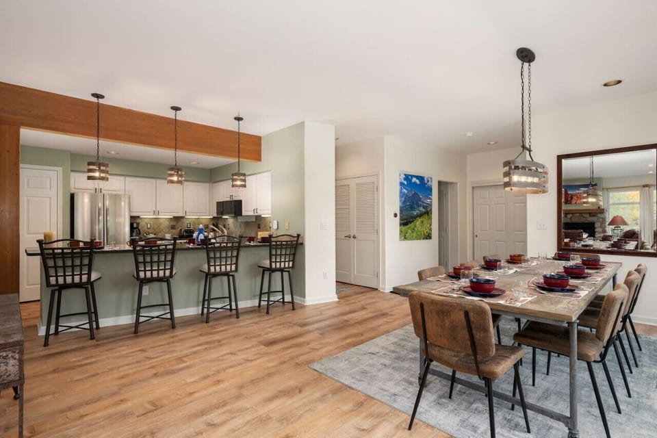 Kitchen/Dining Area