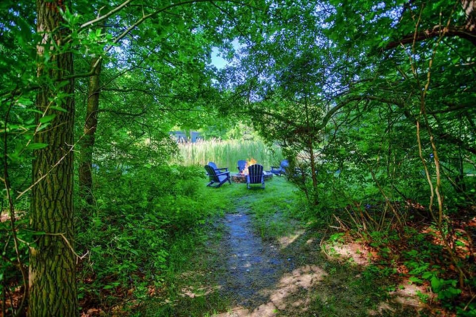 Scenic trails and private riverside campfire