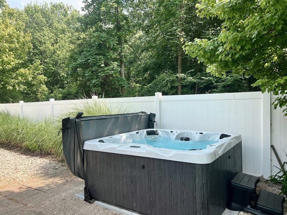 Outdoor hot tub, all year round