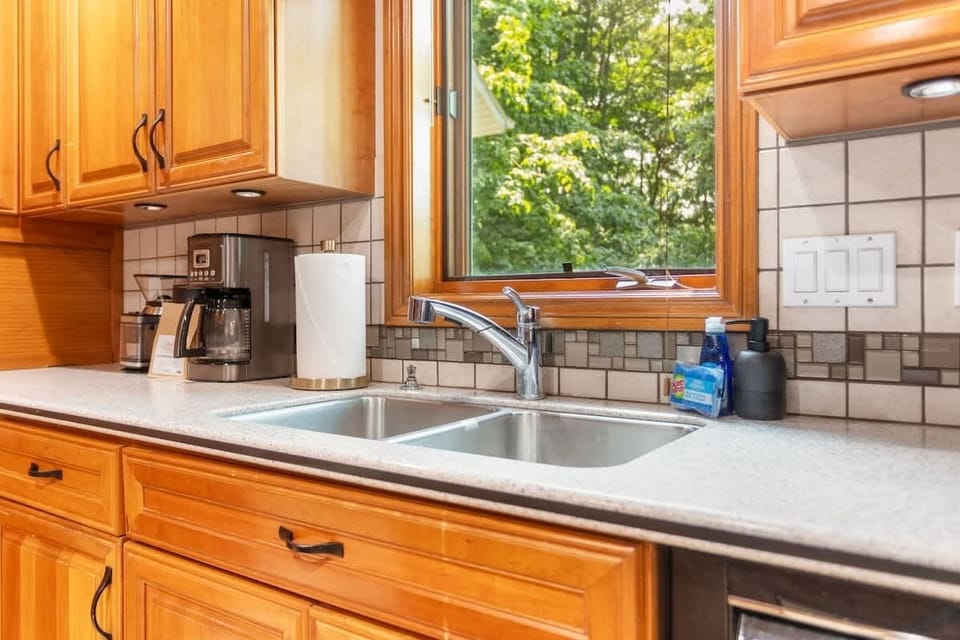 No need to buy extra supplies, the house comes stocked with paper towels, dish soap and sponges , coffee grinder, coffee grounds, and a coffee machine